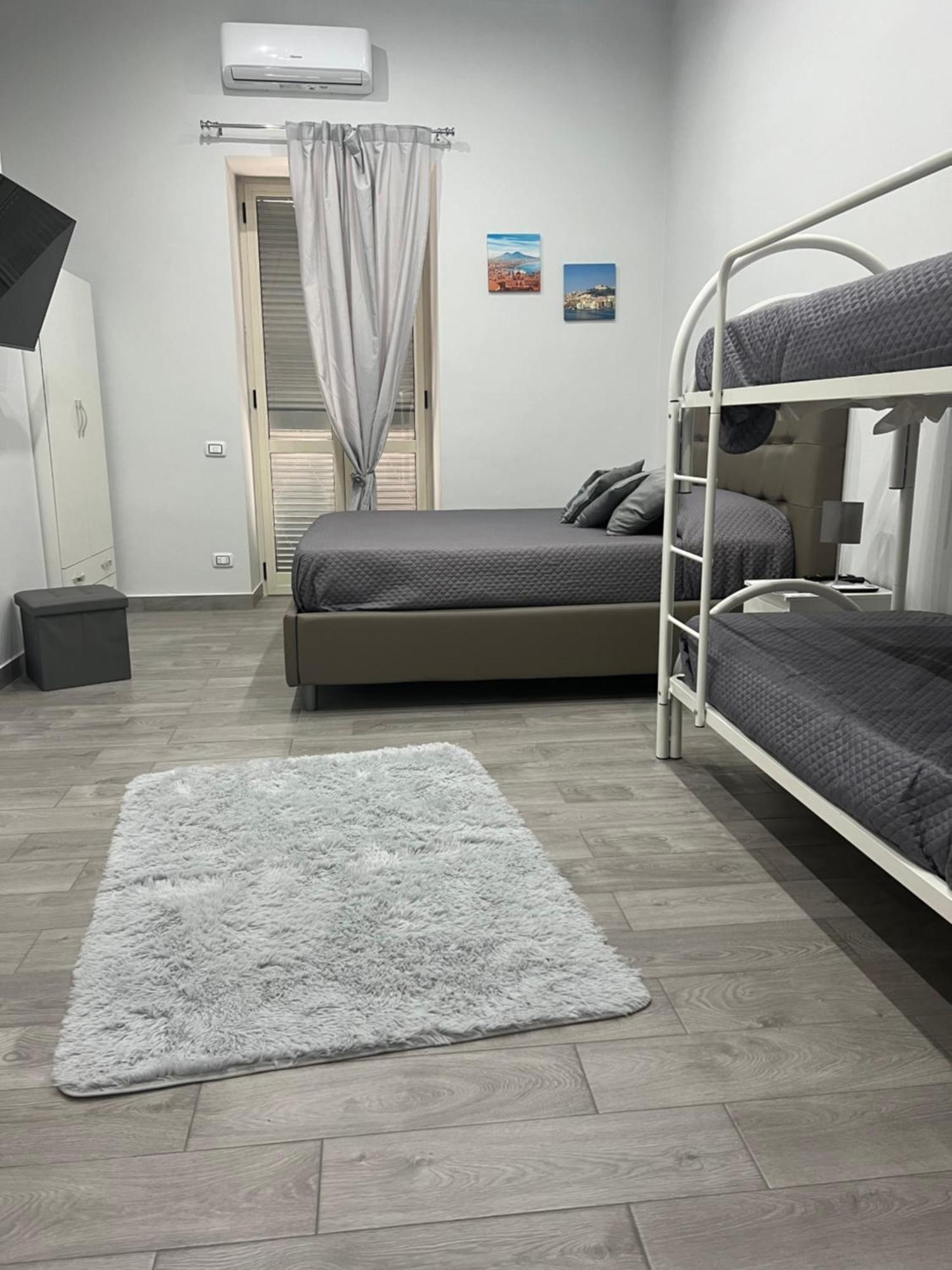 Home Partenope Napels Buitenkant foto